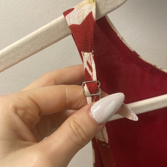 SHOWPO RED FLORAL ROMPER - Picture 5 of 6